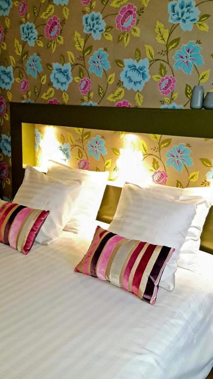 Postel nebo postele na pokoji v ubytování Belrom Hotel