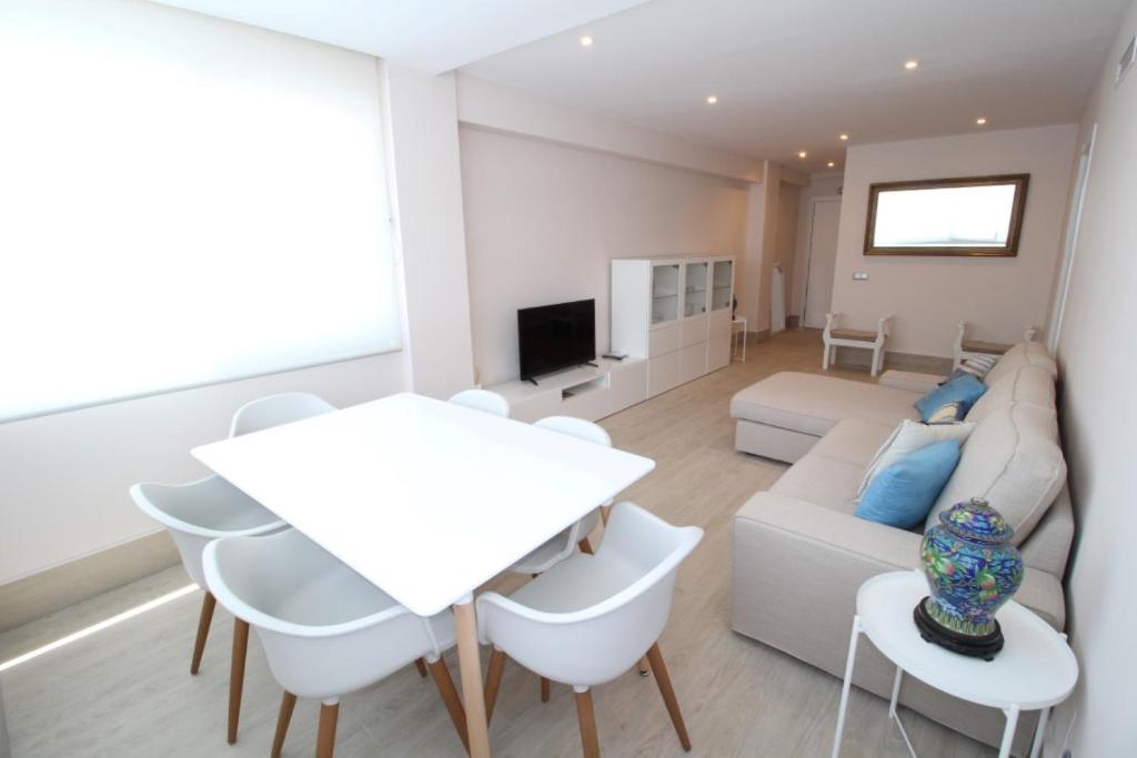 TV a/nebo společenská místnost v ubytování Apartamento Playa Fontanilla