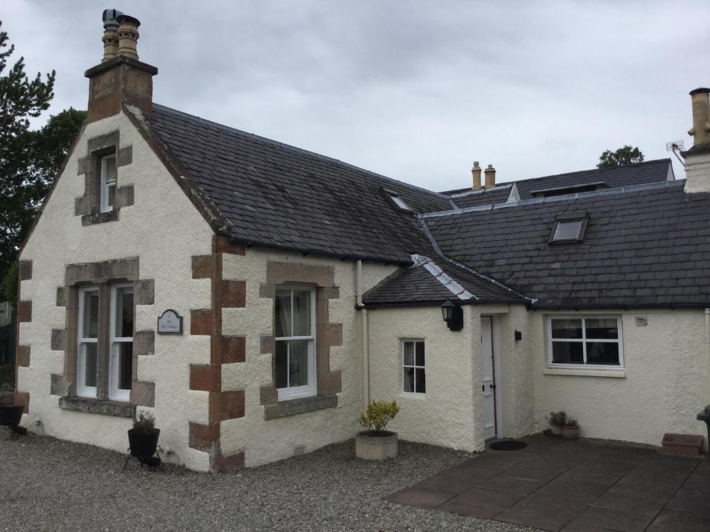 Gallery image of Three-Bedroom Old Cottage Free Parking in Inverness
