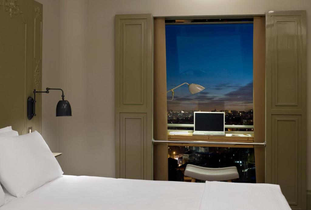 A bed or beds in a room at The Cettia Istanbul
