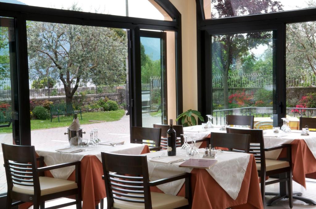 Een restaurant of ander eetgelegenheid bij Hotel Sole