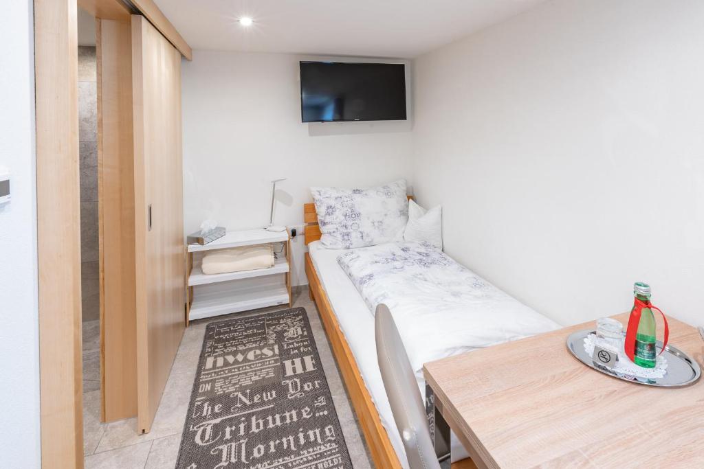 Postel nebo postele na pokoji v ubytování Ferienwohnung Metzler - Blick auf die Berge