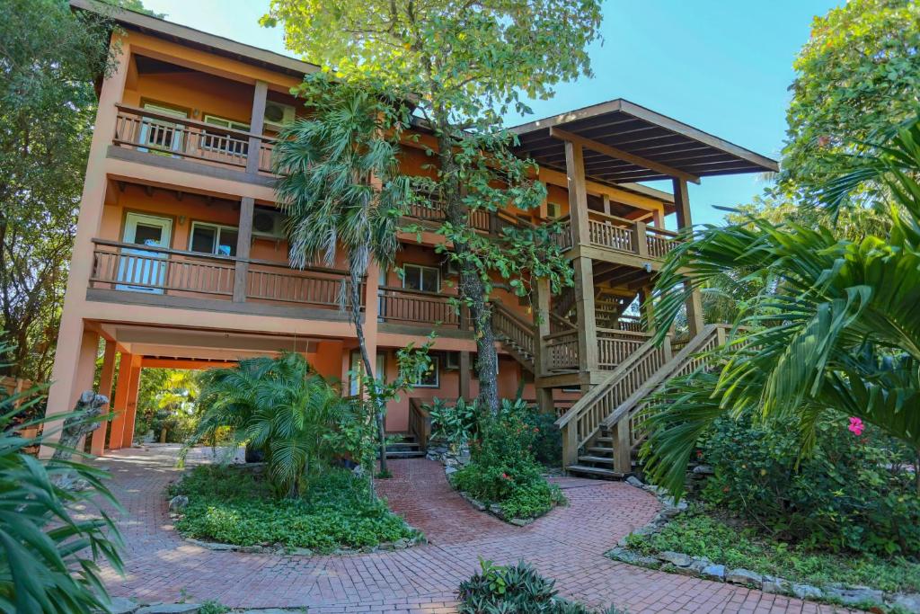Zahrada ubytování Hotel Posada Seremein ,West Bay ,Roatan