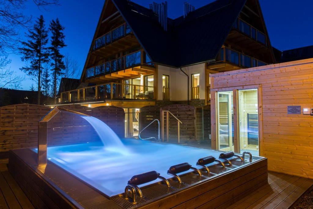 Bazén v ubytování Harnasiowa Izba SPA - Apartamenty Pod Giewontem nebo v jeho okolí