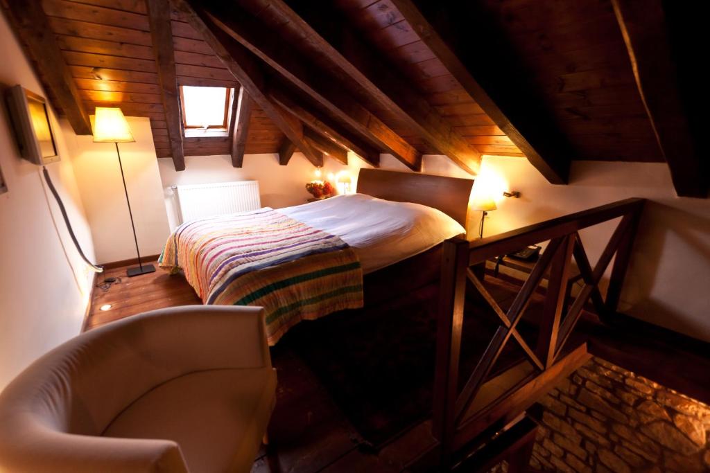 A bed or beds in a room at Arhontiko Aristis