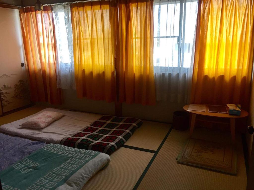Hostel Amaou - Budget Twin Room