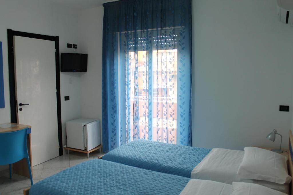 Postel nebo postele na pokoji v ubytování B&B Brezza Marina & Ristorante Shoreline