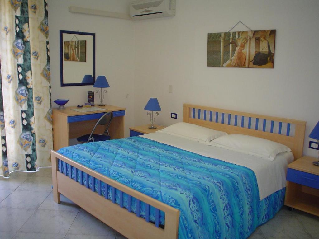 Postel nebo postele na pokoji v ubytování B&B Brezza Marina & Ristorante Shoreline
