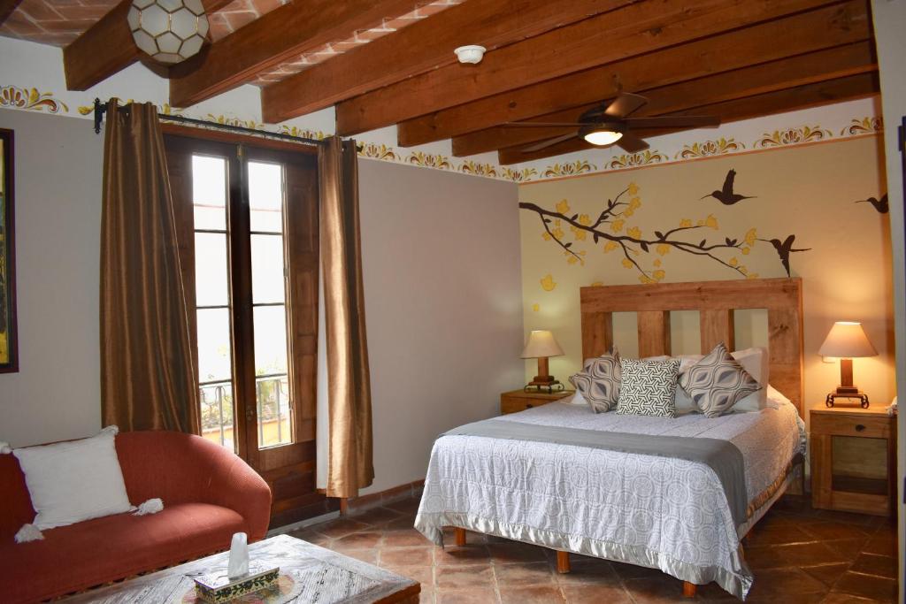 Postel nebo postele na pokoji v ubytování Hotel Ana Catalina and Suites