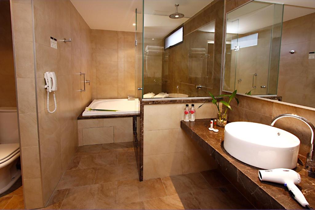 Koupelna v ubytování Hotel Reina Isabel
