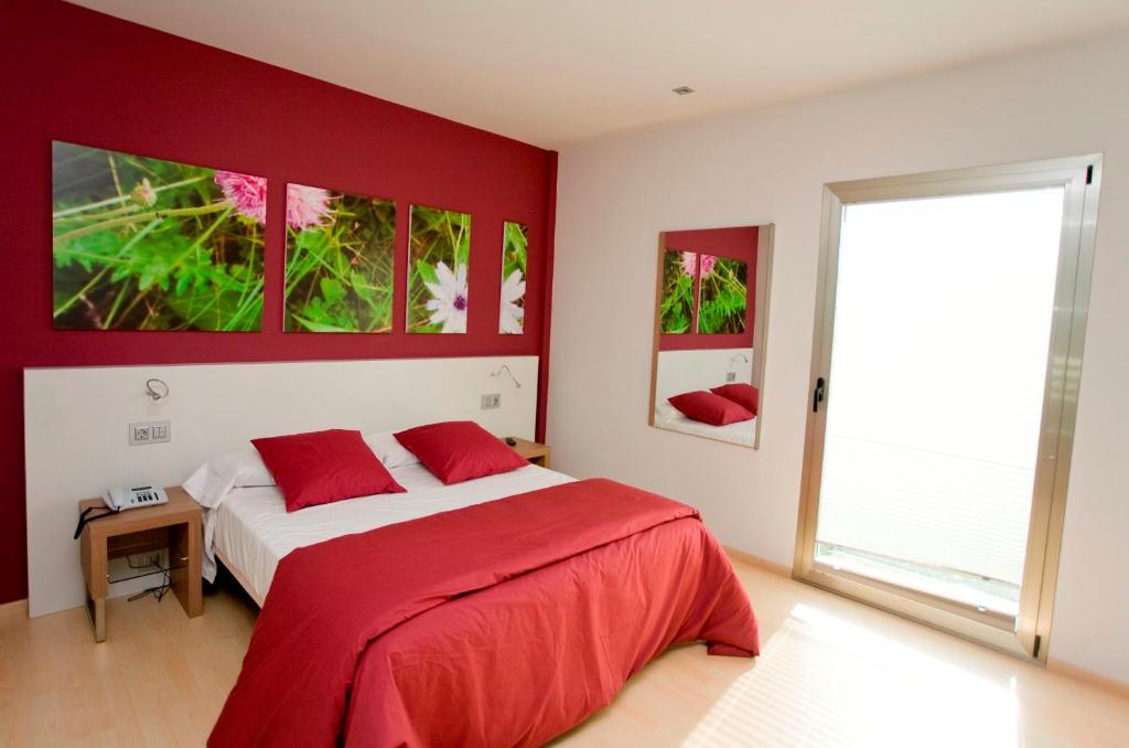 Postel nebo postele na pokoji v ubytování Hotel La Sèquia Molinar