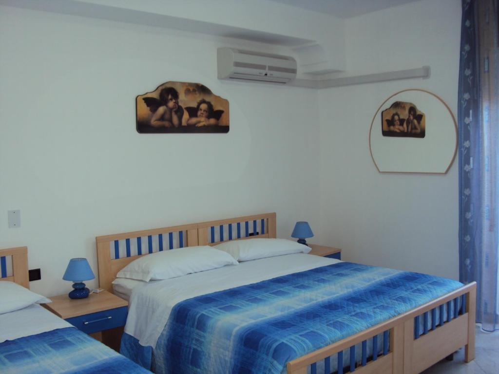 Postel nebo postele na pokoji v ubytování B&B Brezza Marina & Ristorante Shoreline