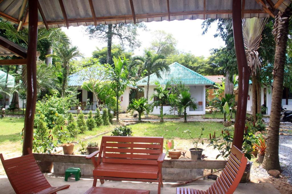Zahrada ubytování Tropical Paradise Leelawadee Resort