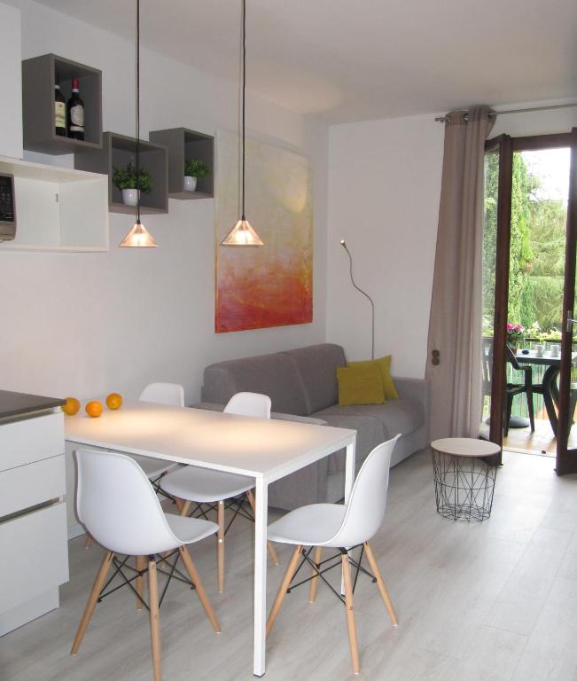 a kitchen and living room with a table and chairs at Sole di Lazise in Lazise