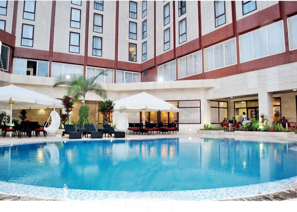 Djeuga Palace Hotel tesisinde veya buraya yakın yüzme havuzu
