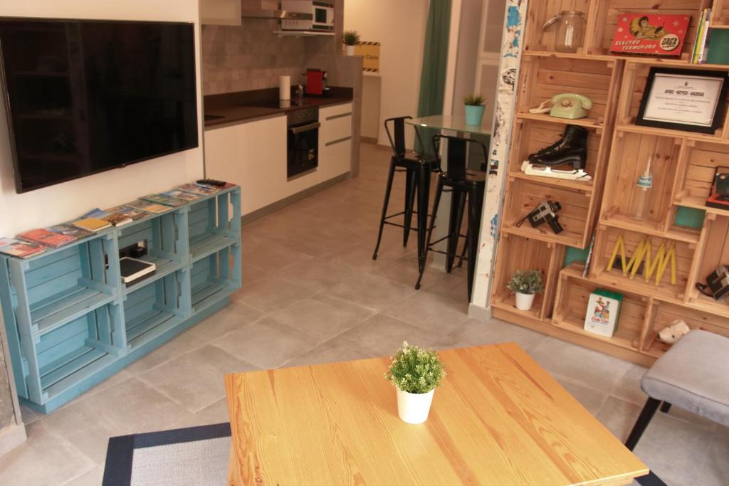 Televízia a/alebo spoločenská miestnosť v ubytovaní Piso con piscina y garaje en la Playa de Las Canteras