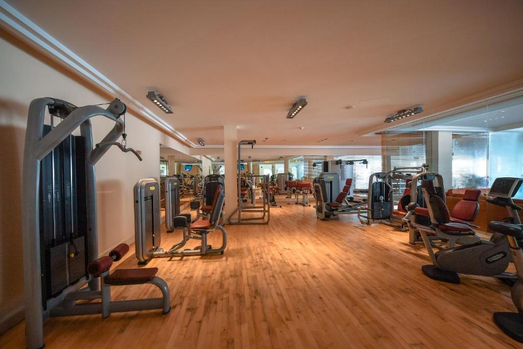 Fitness centrum a/nebo fitness zařízení v ubytování Aphrodite Hills Hotel