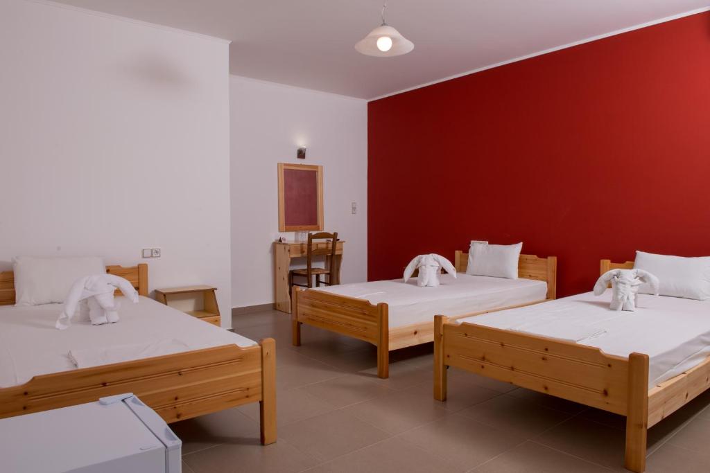 Postel nebo postele na pokoji v ubytování Paradise Matala Hotel