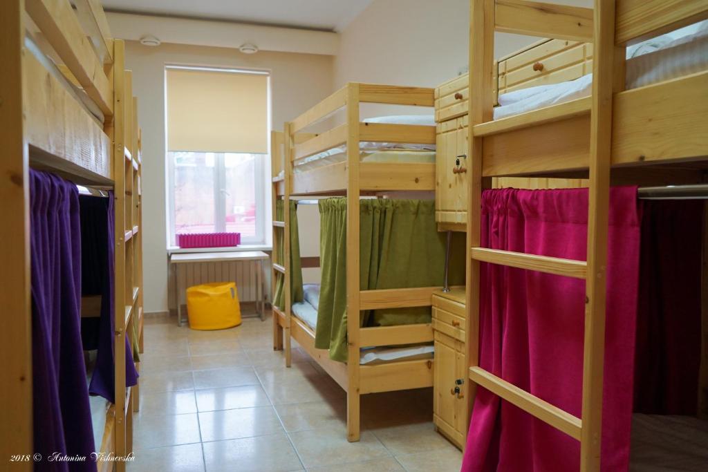 Coin Apartments & Poshtel - Lit Dans Une Salle De Dortoir Mélangée à 8 Lits