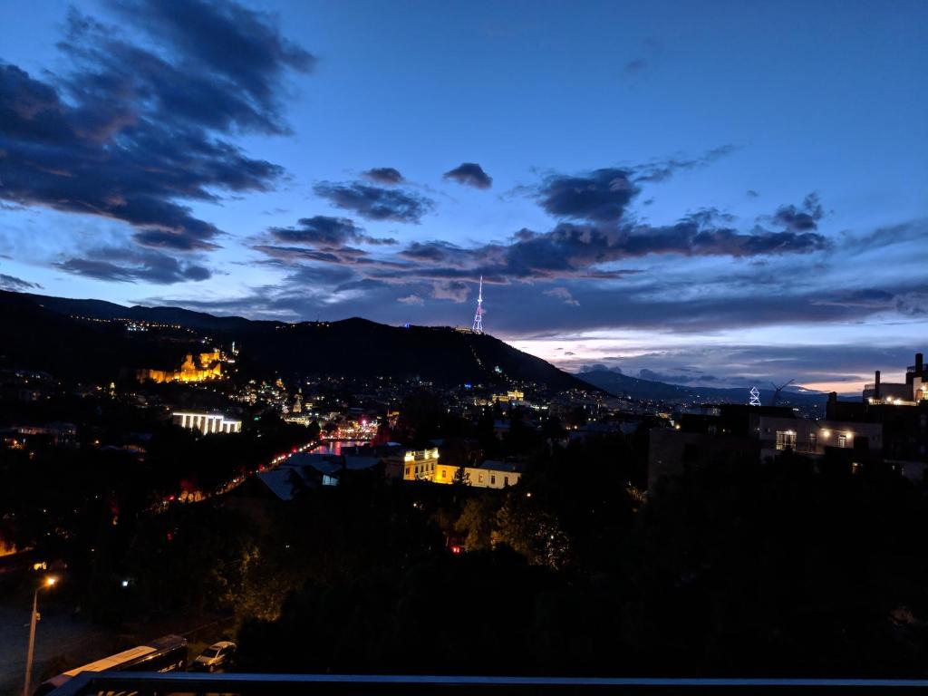 Nespecifikovaný výhled na hory nebo výhled na hory při pohledu z hotelu