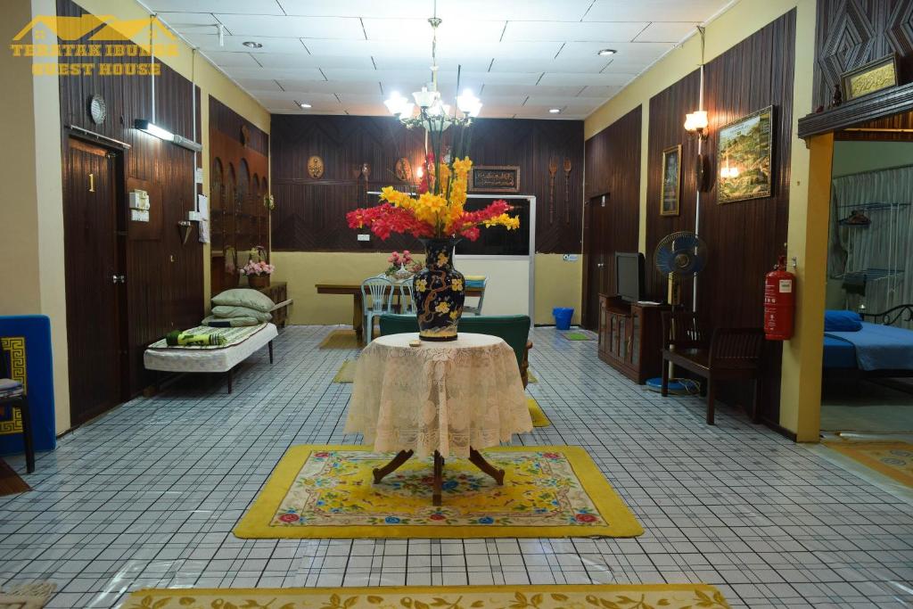 Postel nebo postele na pokoji v ubytování Teratak Ibunda Guest house