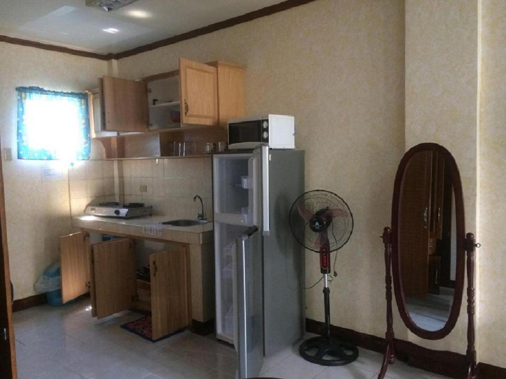 Kuchyň nebo kuchyňský kout v ubytování Sunrise Apartelle