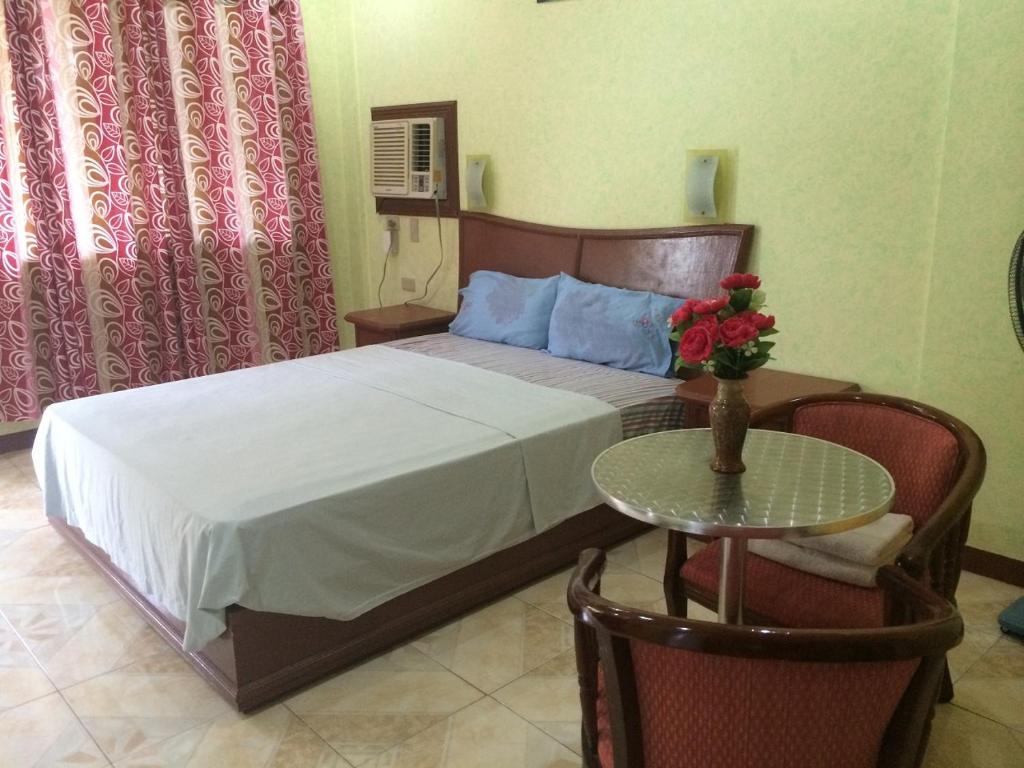 Ένα ή περισσότερα κρεβάτια σε δωμάτιο στο Sunrise Apartelle