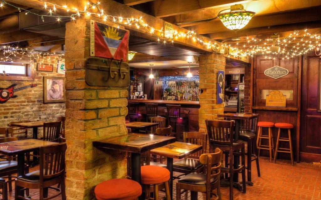 Fox's Lair at Olde Town Inn