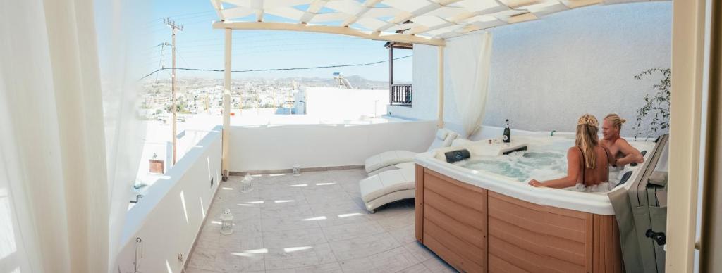 Posteľ alebo postele v izbe v ubytovaní The White Suites