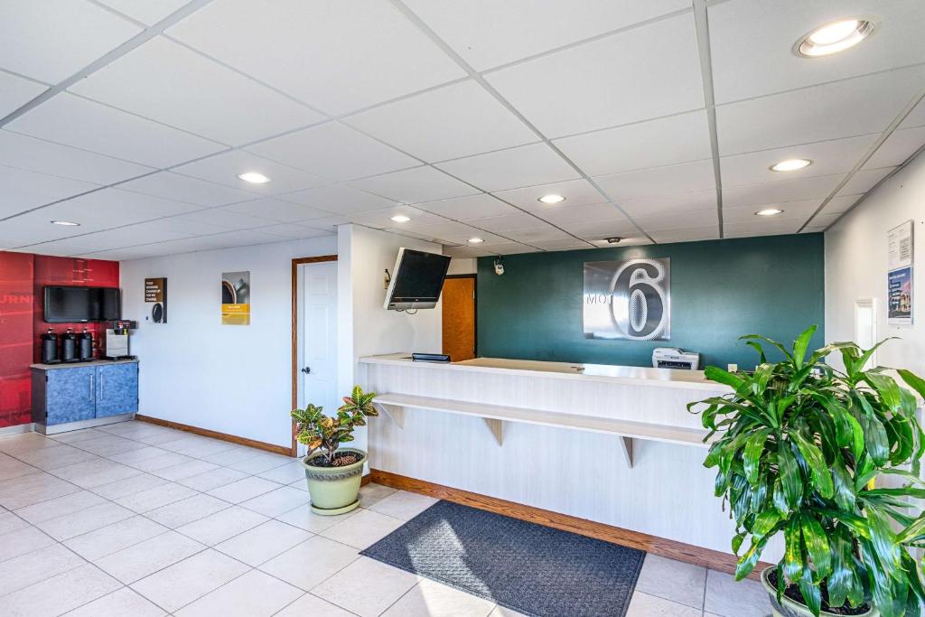 Kuchyň nebo kuchyňský kout v ubytování Motel 6-Urbana, IL