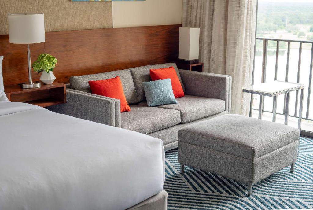 Hyatt Regency Grand Cypress Resort - King Room With Accessible Tub - Disability Access