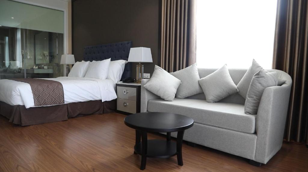 Dai Viet Hotel - Deluxe King Room