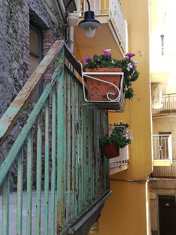 Balkón nebo terasa v ubytování Cottage Gole Alcantara Gloria Room