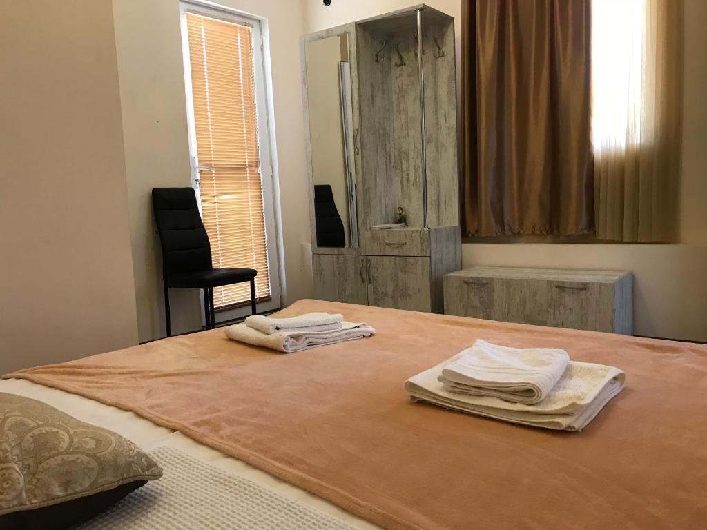 Postel nebo postele na pokoji v ubytování Upstairs Hotel Tbilisi