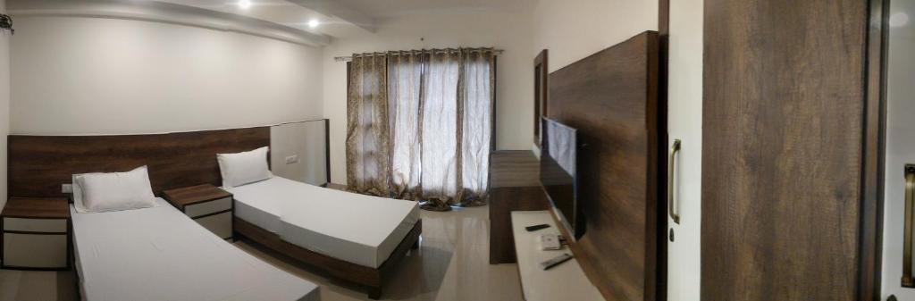 Televisyen dan/atau pusat hiburan di Pride Home