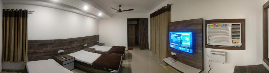 Televisyen dan/atau pusat hiburan di Pride Home