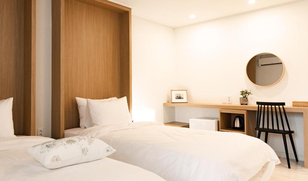 Postel nebo postele na pokoji v ubytování Hotel Kyungsung