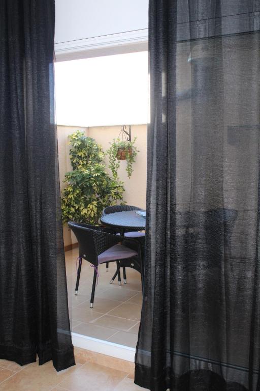 A balcony or terrace at Lo Flamenc