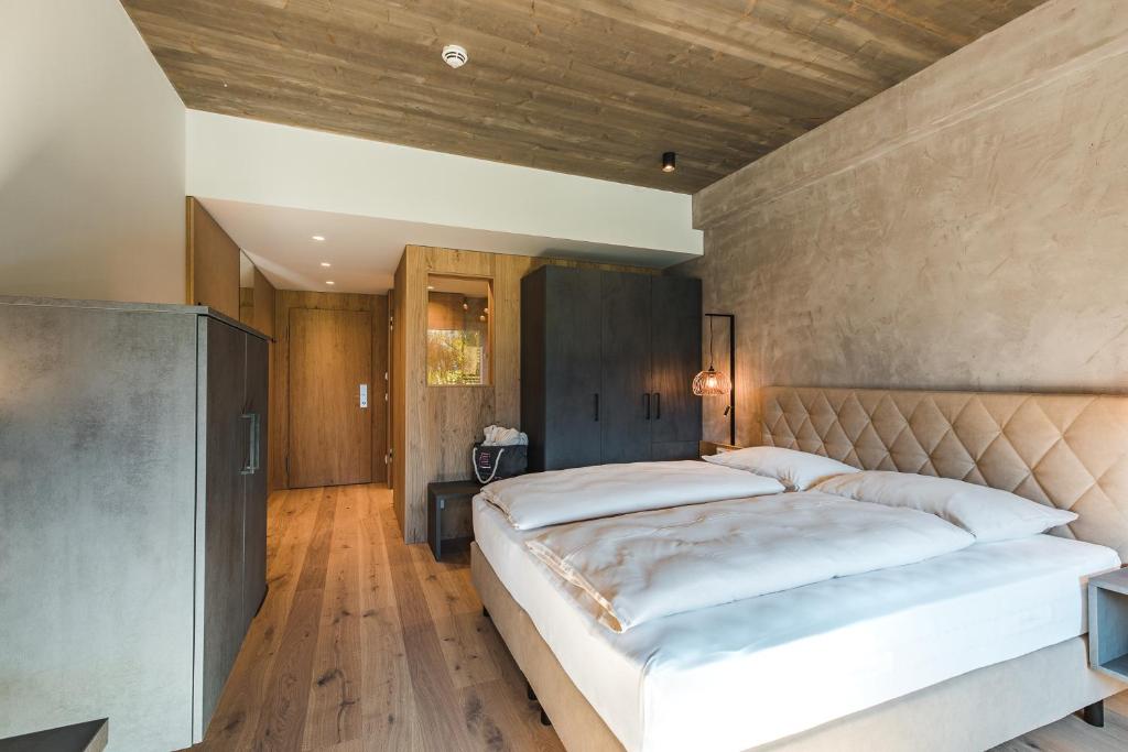 
Ein Bett oder Betten in einem Zimmer der Unterkunft Seehotel Einwaller
