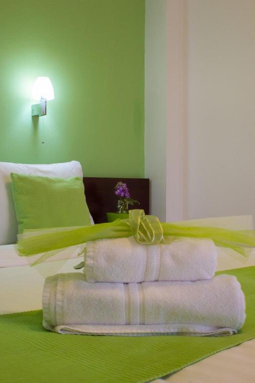 Postel nebo postele na pokoji v ubytování Esthisis Suites Chania