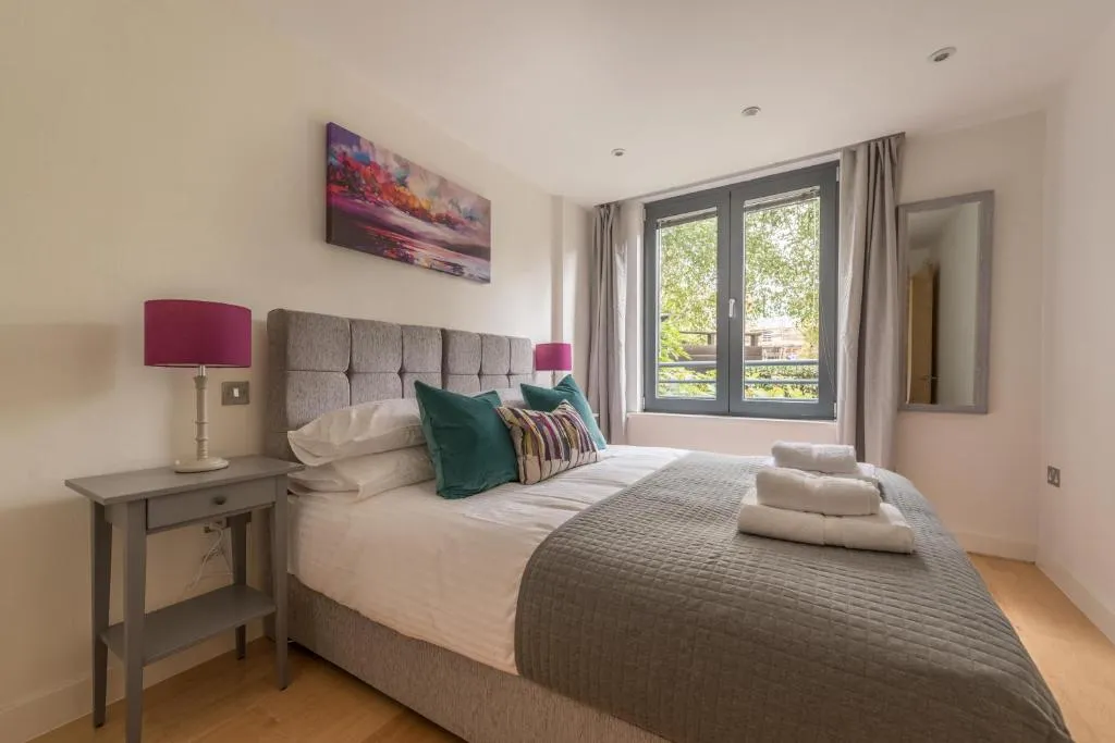 Urban Living's - The Templeton Luxury City Apartment, College Corner, United Kingdom