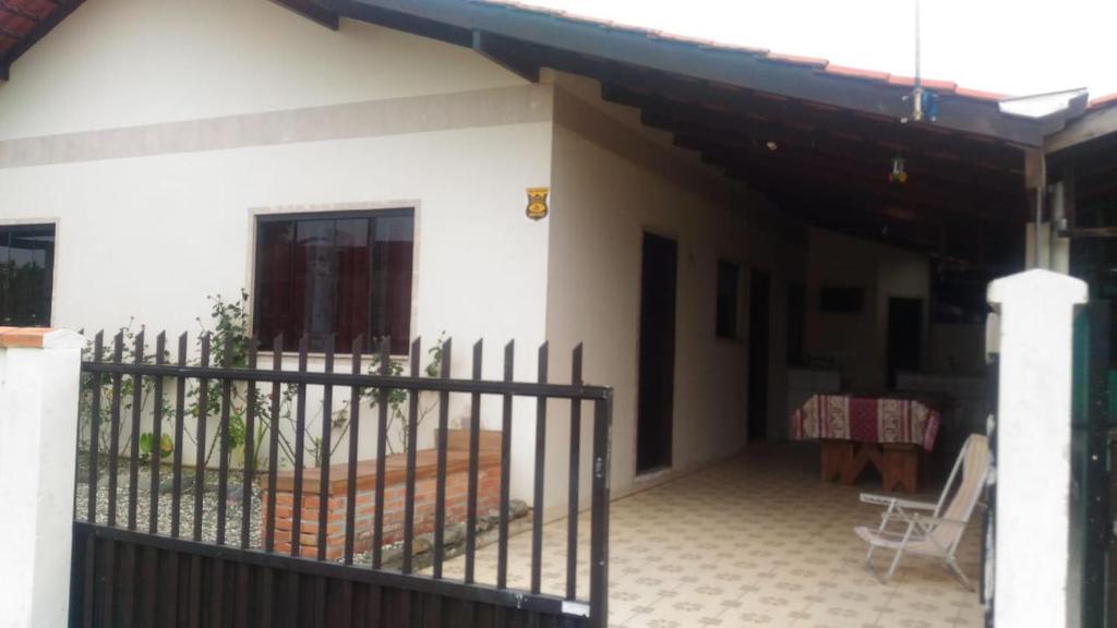 Casa 2 quartos perto praia