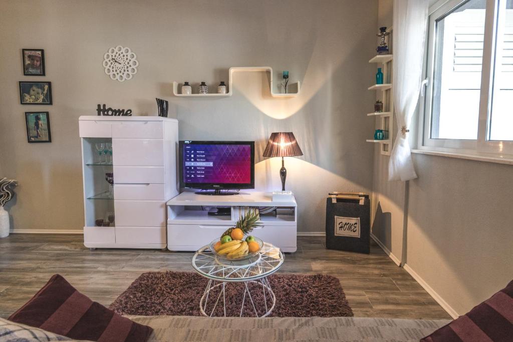TV a/nebo společenská místnost v ubytování Apartment Gloria2