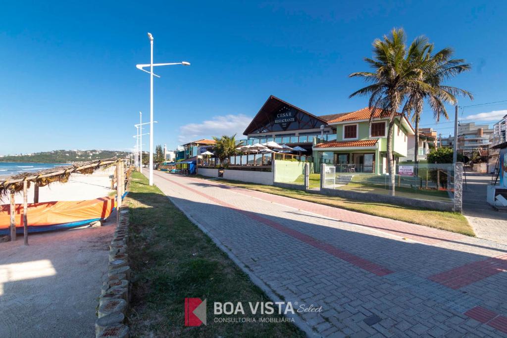  Lindo Sobrado Frente ao Mar