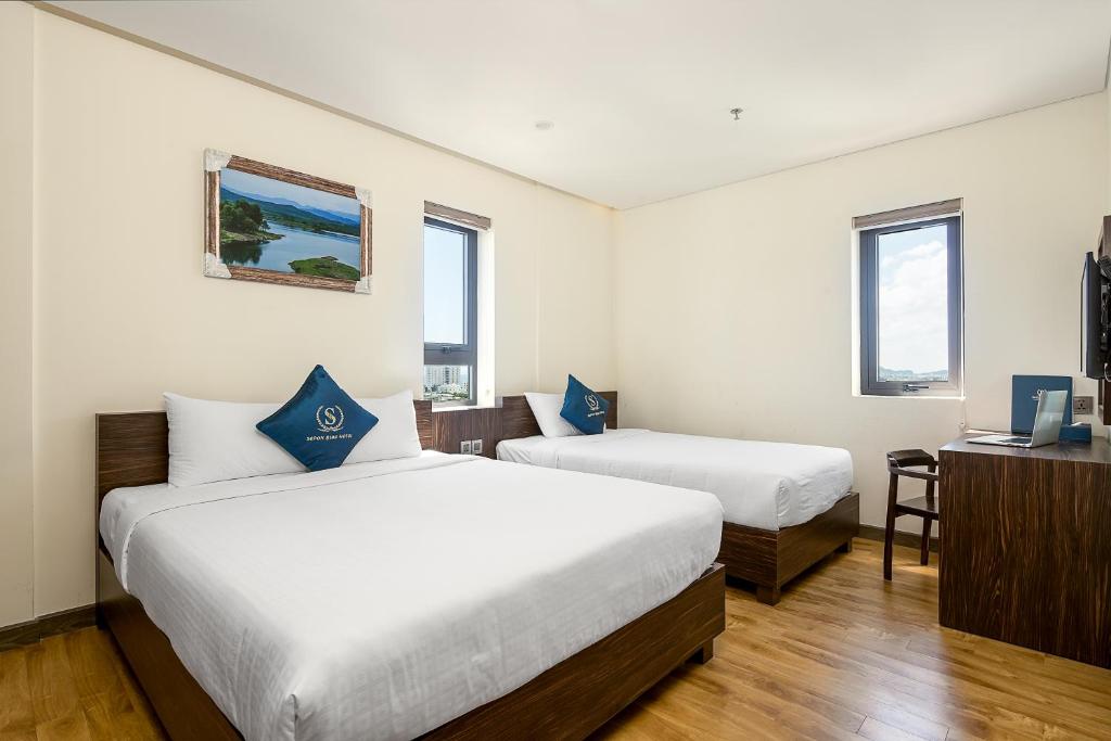 Postel nebo postele na pokoji v ubytování Sepon Blue Hotel