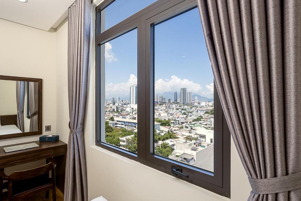 Nespecifikovaný výhled na hory nebo výhled na hory při pohledu z hotelu