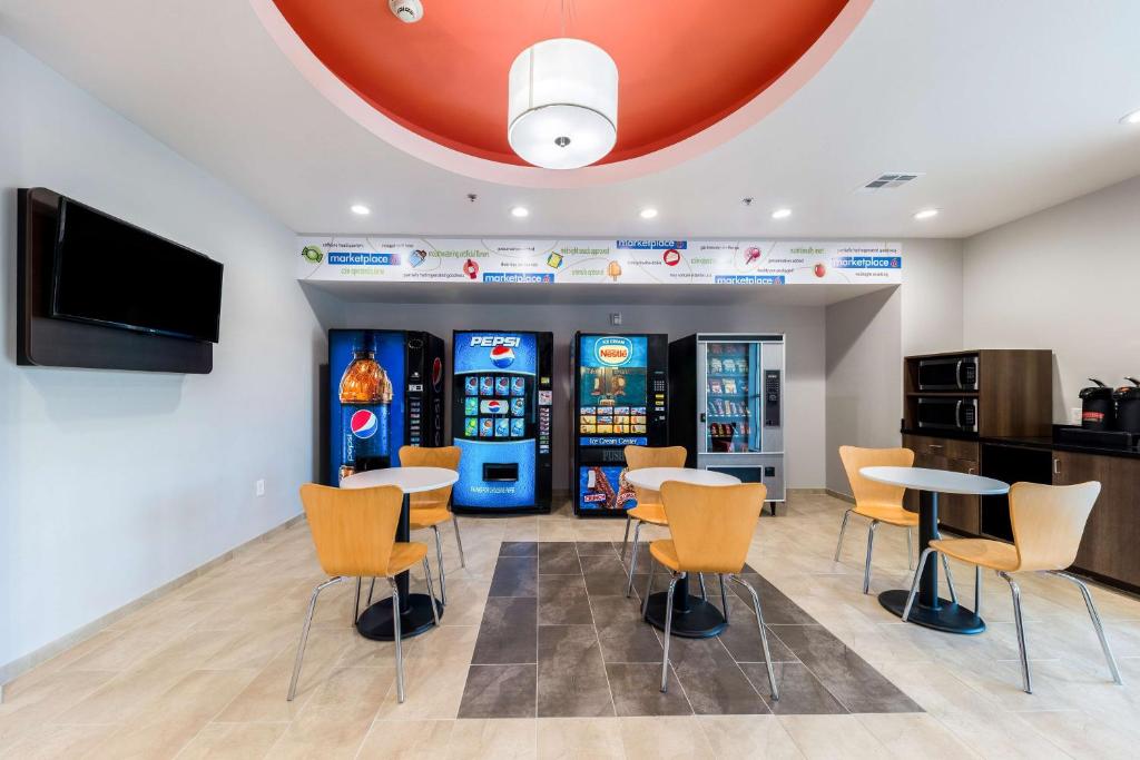 Motel 6 Fort Worth, TX - North - Saginaw photo