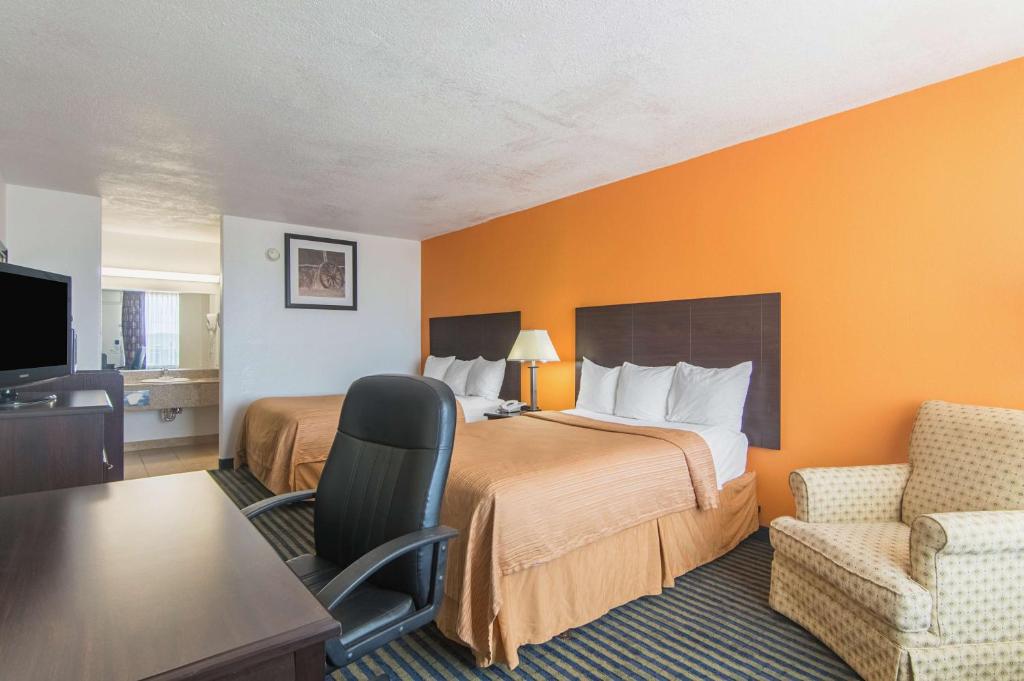 Motel 6-Liberal, KS - Quadruple Room - Disability Access - Non-Smoking