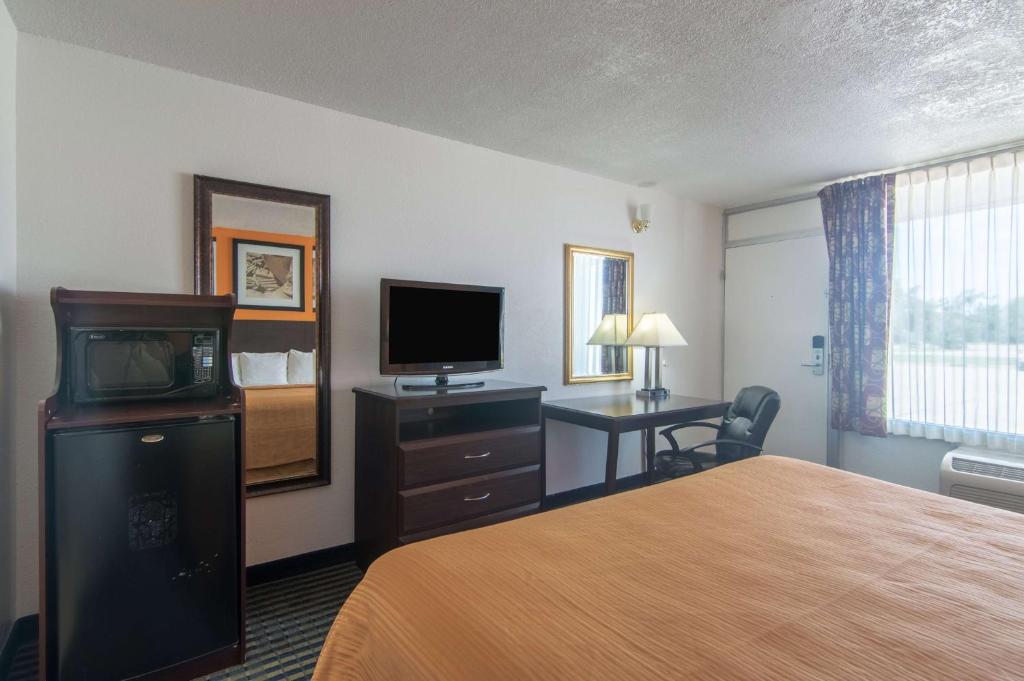 Motel 6-Liberal, KS - Deluxe Queen Room - Rauchen