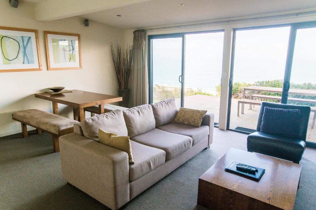 Posezení v ubytování Beacon Point Ocean View Villas